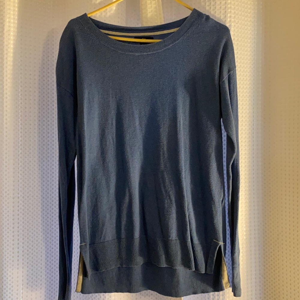 Gap sweater